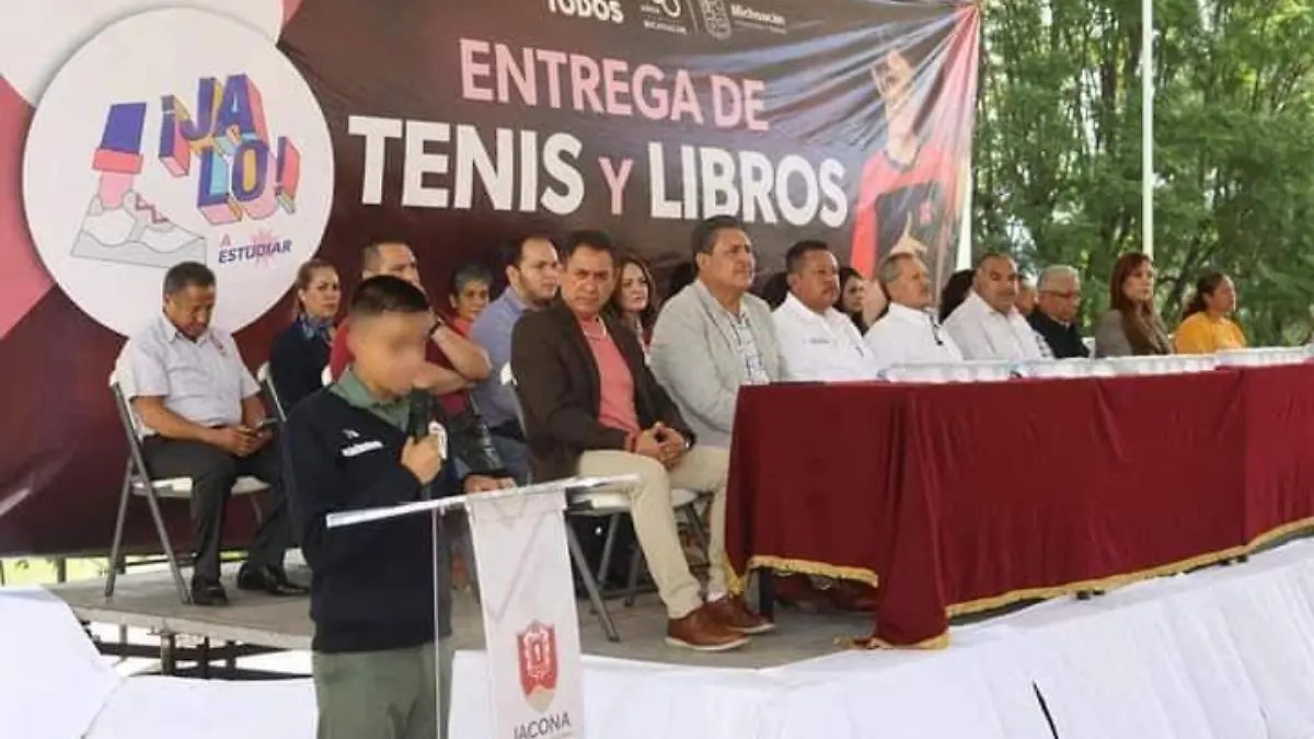 Entrega de tenis Jacona